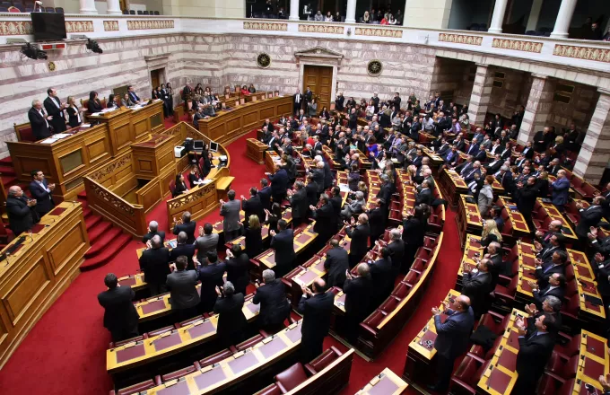 Κατατέθηκε στη Βουλή η τροπολογία για ευρωεκλογές-αυτοδιοικητικές