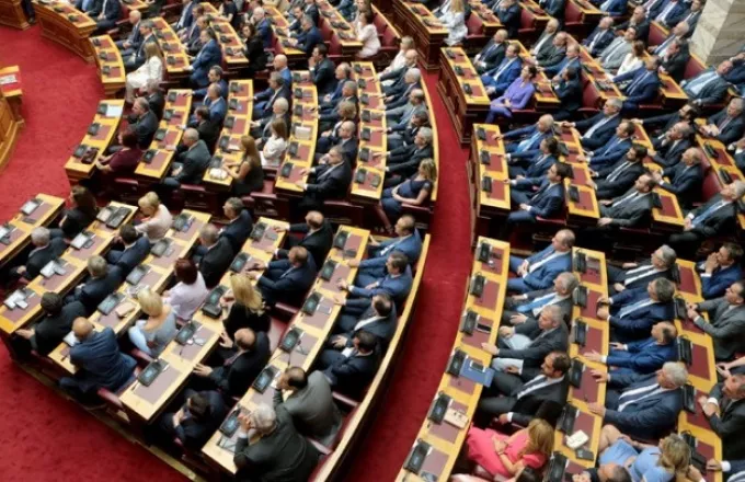 Βουλή: Υπερψηφίστηκε το νομοσχέδιο για τα διπλώματα οδήγησης