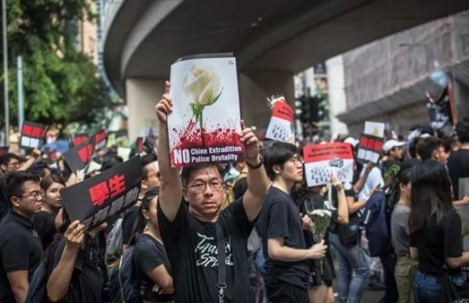 Χονγκ Κονγκ: Οι αρχές συνέλαβαν ηγετικά μέλη του κινήματος διαμαρτυρίας