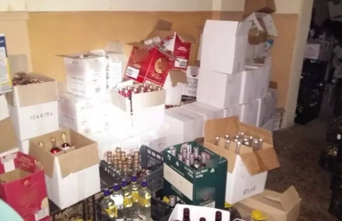 Κρήτη: Αλκοολούχα ποτά και προϊόντα «μαϊμού» εντόπισε το ΣΔΟΕ σε αποθήκες 