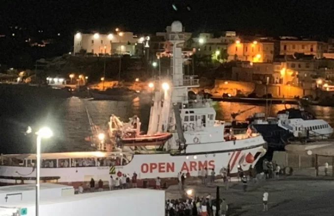 Ιταλία: Προβληματισμός για ισπανικό πολεμικό πλοίο περισυλλογής μεταναστών
