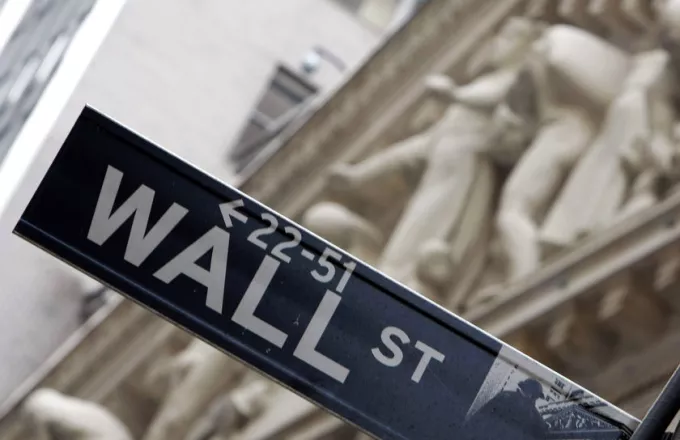 Η Wall Street παραμένει σε επιφυλακή