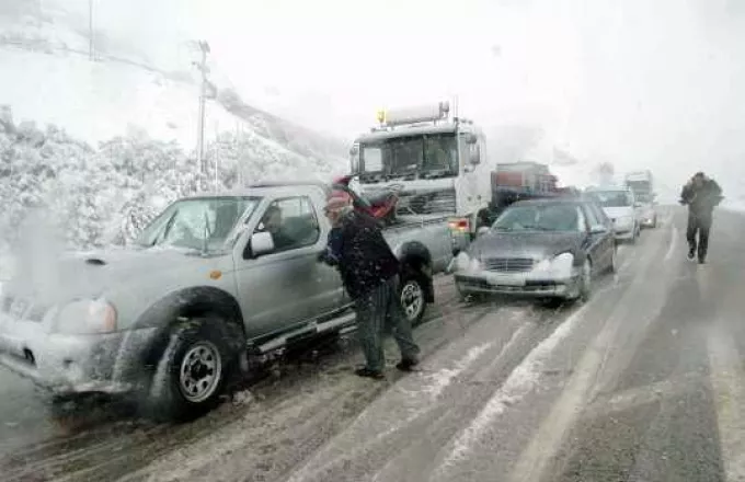 Λ. Πεντέλης: Διακοπή κυκλοφορίας λόγω χιονόπτωσης