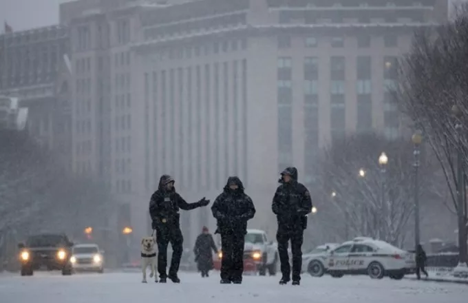 Χιονοθύελλα σαρώνει τις ΗΠΑ - 7 νεκροί, ακύρωση εκατοντάδων πτήσεων