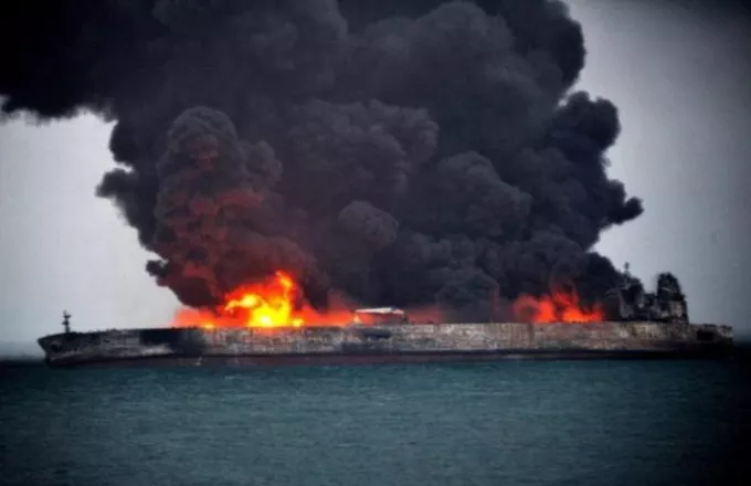 Το ιρανικό, φλεγόμενο δεξαμενόπλοιο εισήλθε ακυβέρνητο στην ιαπωνική ΑΟΖ