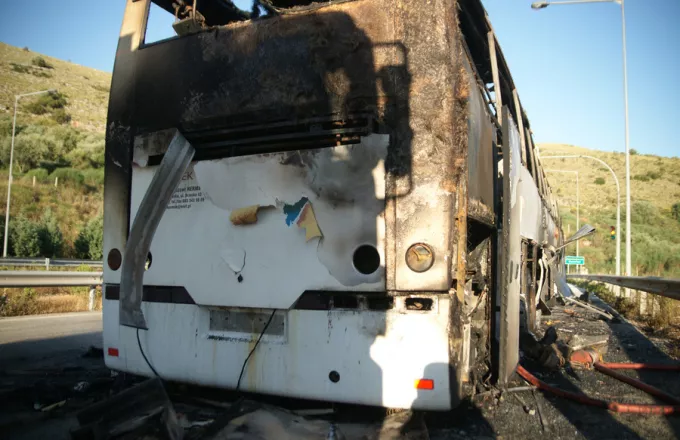 Φωτιά σε τουριστικό λεωφορείο στην περιφερειακή οδό Θεσσαλονίκης