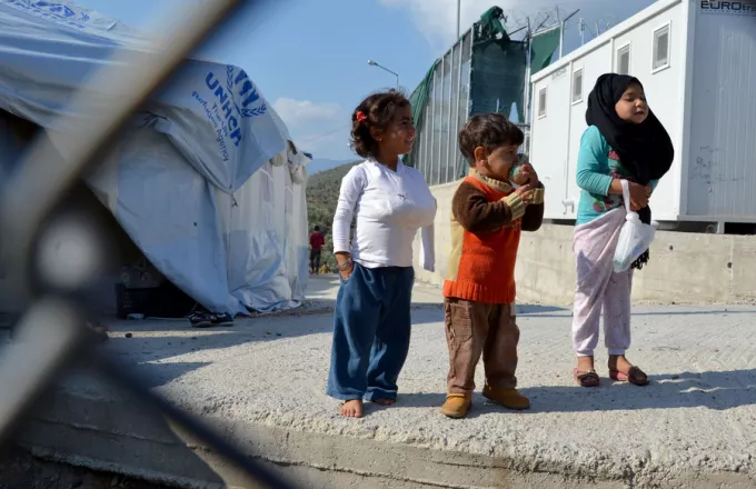 Υπεράριθμοι οι πρόσφυγες στις δομές φιλοξενίας της Λέσβου και της Σάμου