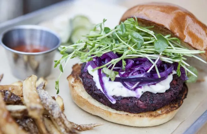 Vegan News: Στο Νταβός δεν τρώνε burger τρώνε impossible burger