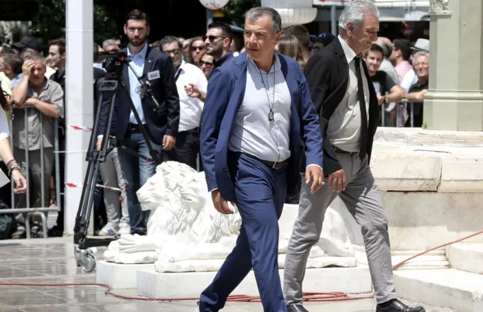 Θεοδωράκης: Δεν συζητώ υποψηφιότητα για δήμαρχος στην Αθήνα ή στα Χανιά