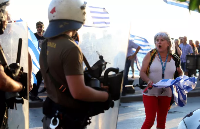 Θεσσαλονίκη: Ένταση και μικροεπεισόδια στην πορεία για τη Μακεδονία