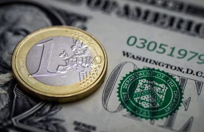 Η Ρωσία έτοιμη να χρησιμοποιήσει ευρώ αντί για δολάρια στο εμπόριο