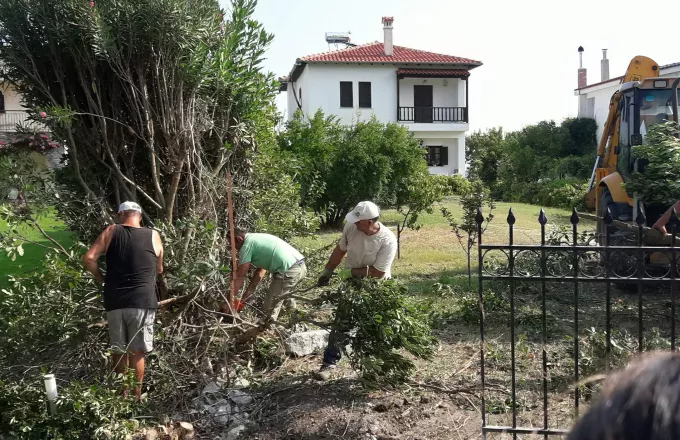Ξεκίνησαν οι κατεδαφίσεις αυθαιρέτων με μια μάντρα στη Χαλκιδική 
