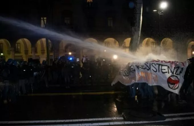 Ιταλία: Συγκρούσεις αστυνομίας με ακροαριστερούς διαδηλωτές στο Μιλάνο