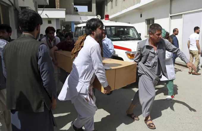 Δέκα νεκροί από επίθεση αυτοκτονίας στο Αφγανιστάν 