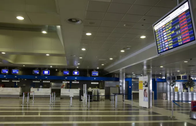 «Νεκρώνουν» τα ελληνικά αεροδρόμια λόγω μπαράζ απεργιών