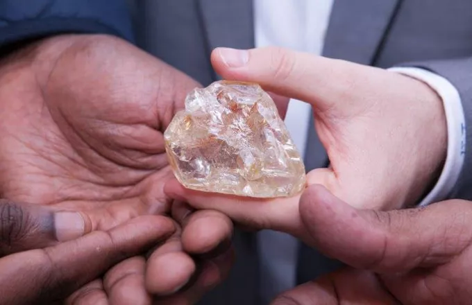 Πάτρα: Δεκάδες άκοπα διαμάντια έκλεψαν δύο άτομα από 60χρονη 