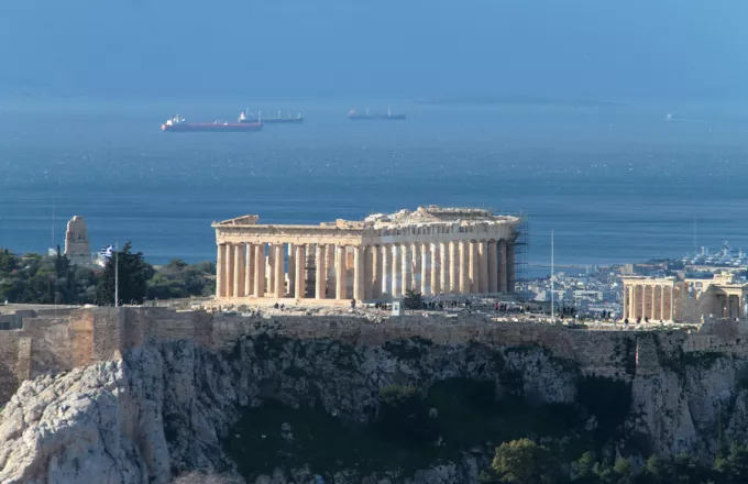 Le Monde: Οι Έλληνες ξεπουλάνε σε ξένους ακίνητα σε χαμηλές τιμές
