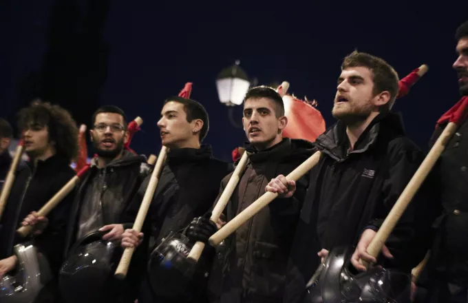 Αντιφασιστική πορεία στο κέντρο της Αθήνας: «Όχι σε ναζιστικές φιέστες» 
