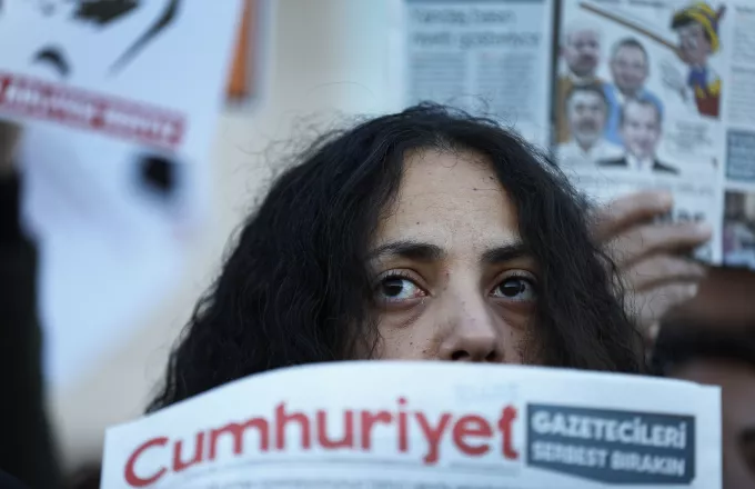 Τουρκία: Φυλάκιση σε 15 δημοσιογράφους της Cumhuriyet για τρομοκρατία