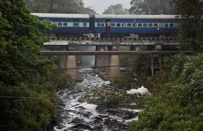 Ινδία: 22 βαγόνια τραίνου κυλούσαν ανάποδα για 12 χιλιόμετρα 