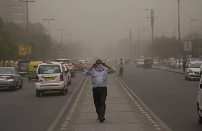Τουλάχιστον 95 νεκροί και 143 τραυματίες από αμμοθύελλες στη βόρεια Ινδία