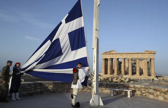 Bloomberg: Η Ελλάδα επιστρέφει στις αγορές ομολόγων