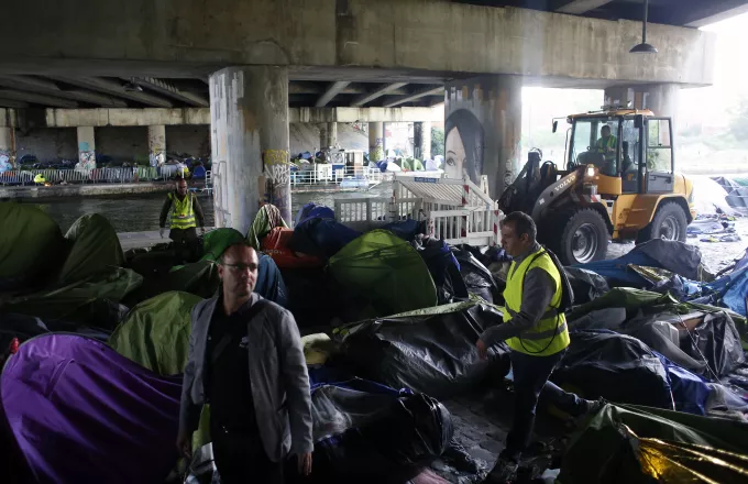 Εκκαθάριση δύο αυτοσχέδιων προσφυγικών καταυλισμών στο Παρίσι