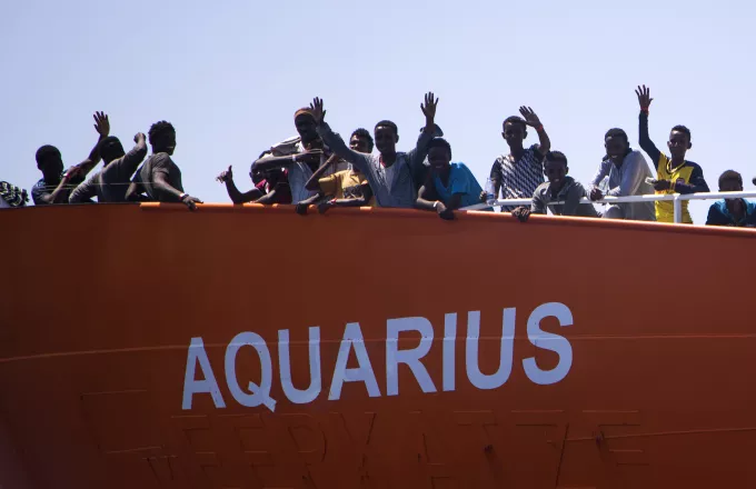 Με ιταλικά πλοία θα μεταφερθούν στην Ισπανία οι μετανάστες