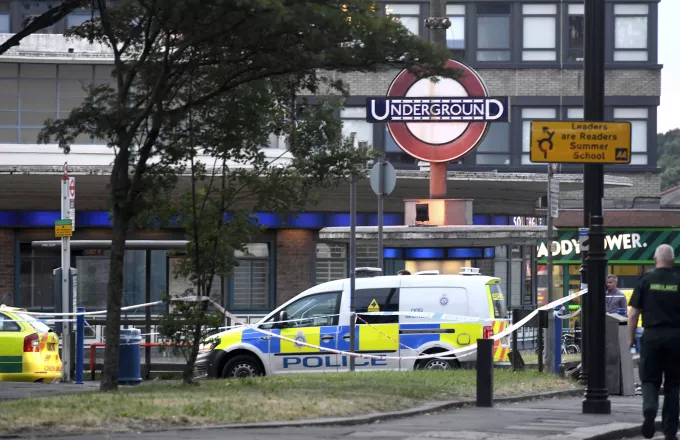 Σε βραχυκύκλωμα οφείλεται η μικρή έκρηξη στο μετρό του Λονδίνου