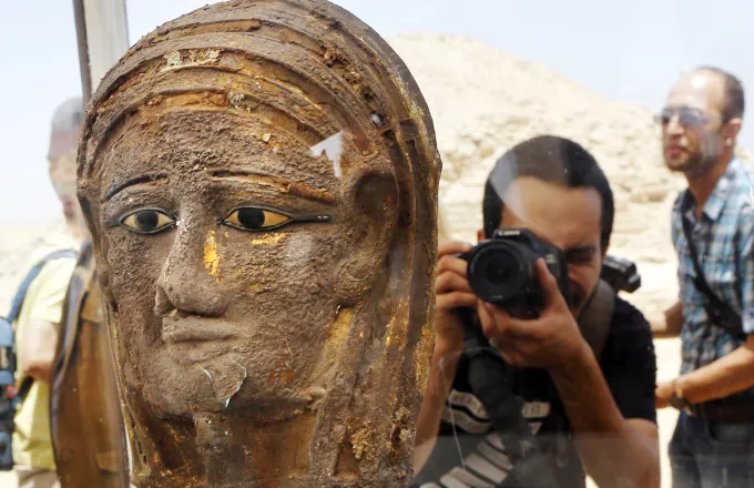 Αίγυπτος: Βρέθηκε επιχρυσωμένη μάσκα μούμιας αρχαιοελληνικής τεχνοτροπίας
