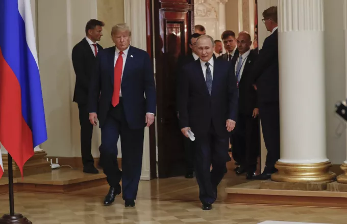 Η μπάλα που χάρισε ο Πούτιν στον Τράμπ περιείχε όντως τσιπάκι...διαφημίσεων