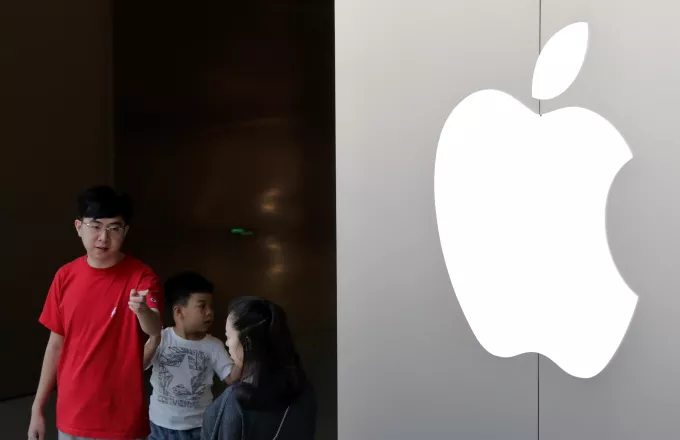 Η Apple ενέδωσε στο Πεκίνο . Αποσύρει 25.000 εφαρμογές από το App Store