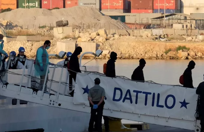Στο λιμάνι της Βαλένθια οι πρώτοι μετανάστες του Αquarius
