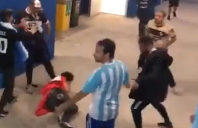 Σκηνές βίας: Οπαδοί της Αργεντινής επιτέθηκαν σε Κροάτες (βίντεο) 