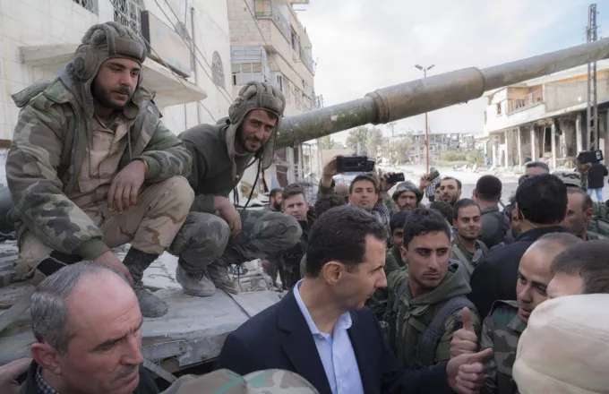 Ο Άσαντ επισκέφτηκε τις γραμμές του συριακού στρατού στην Ανατολική Γούτα