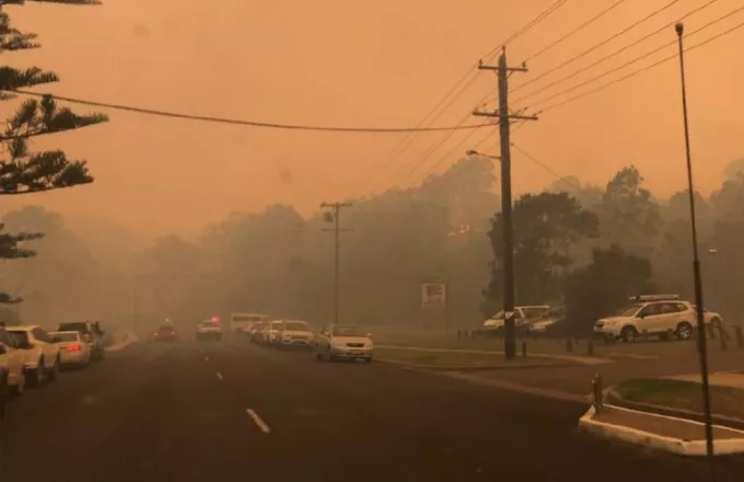 Aυστραλία: Τεράστιες καταστροφές από πυρκαγιά σε παραθαλάσσια πόλη 