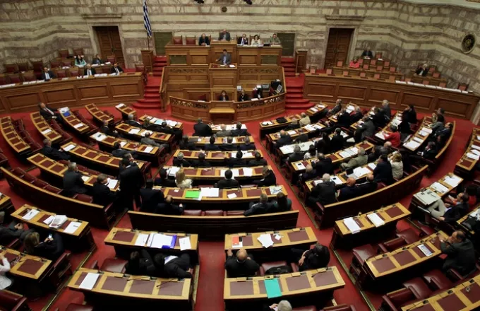 Βουλή: Ψηφίστηκε με ευρεία πλειοψηφία το ν/σ για την αδήλωτη εργασία