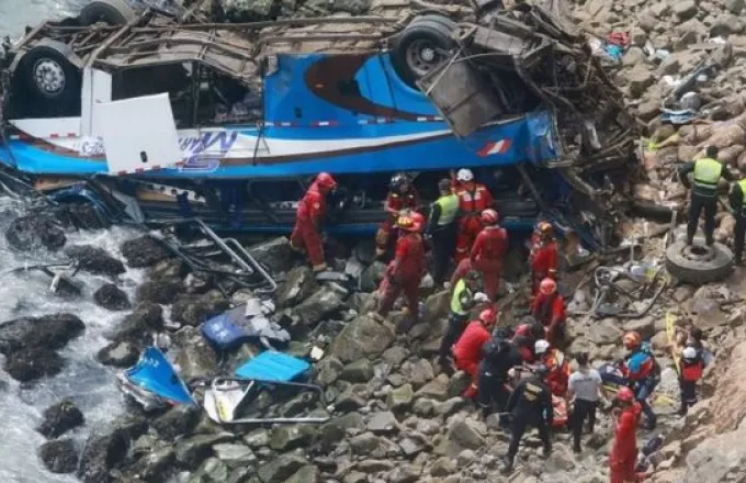 Περού: Στους 51 αυξήθηκαν οι νεκροί του αυτοκινητικού δυστυχήματος 