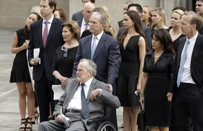 Στο νοσοκομείο εισήχθη μετά την κηδεία της γυναίκας του ο Τζόρτζ Μπους