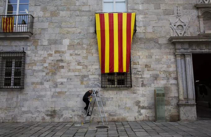 Μέσα σε αβεβαιότητα συνεδριάζει για πρώτη φορά η νέα Βουλή της Καταλονίας