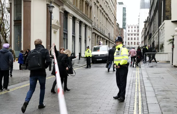 Λονδίνο: Συνελήφθη άνδρας που ισχυριζόταν ότι μετέφερε βόμβα