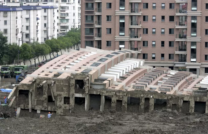 Πέντε νεκροί από κατάρρευση κτιρίου στη Σανγκάη