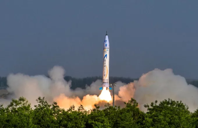 Κίνα: Στο διάστημα ο πρώτος ιδιωτικός πύραυλος (BINTEO)