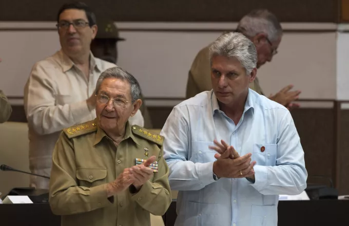 Άλλαξε σκυτάλη η Κούβα, με διαβεβαιώσεις ότι η επανάσταση θα συνεχιστεί