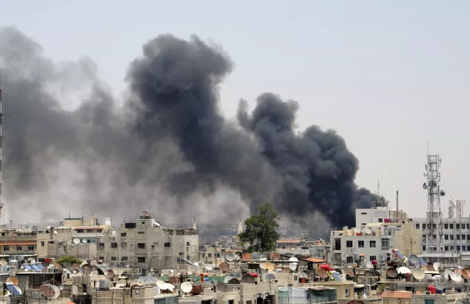 Δαμασκός: 23 άμαχοι νεκροί σε βομβαρδισμούς 