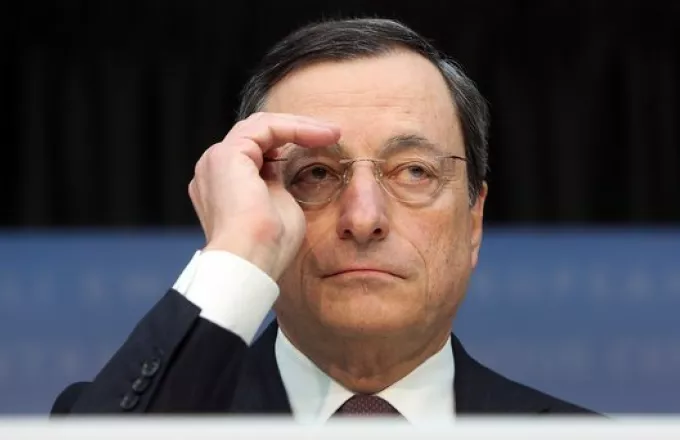 Βυθίζεται ο πληθωρισμός και χτυπά «καμπανάκι» στην ΕΚΤ