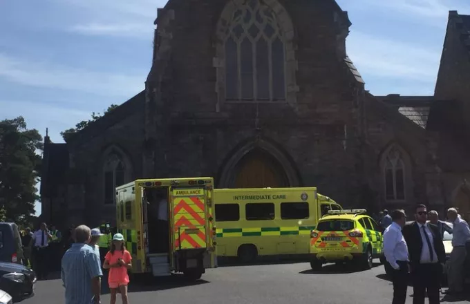 Όχημα παρέσυρε πεζούς έξω από εκκλησία στο Δουβλίνο. Τέσσερις τραυματίες 