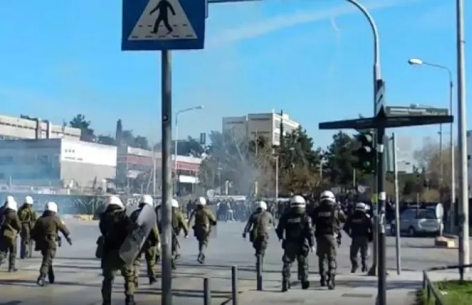 Χημικά και επεισόδια σε πορεία οπαδών του ΠΑΟΚ στη Θεσσαλονίκη (video)