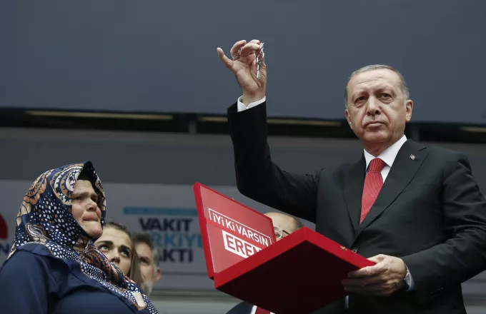Με «επιχείρηση» απειλεί ο Ερντογάν τον οίκο Moody’s