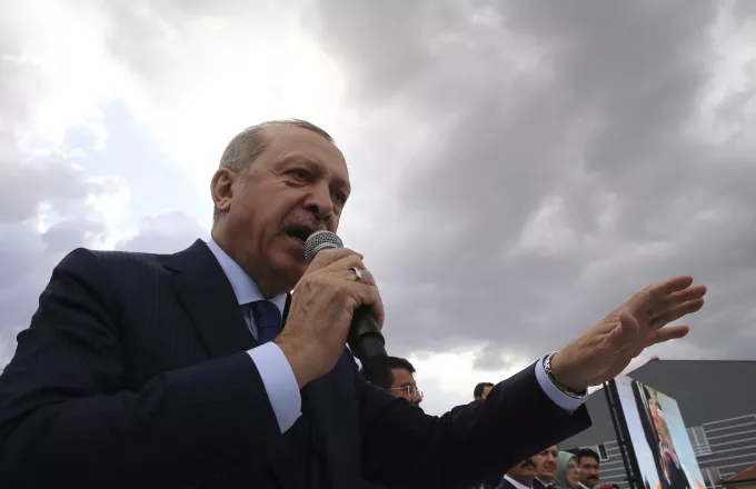 Ερντογάν: Θα συνεχίσουμε να κυνηγάμε γκιουλενιστές στο εξωτερικό